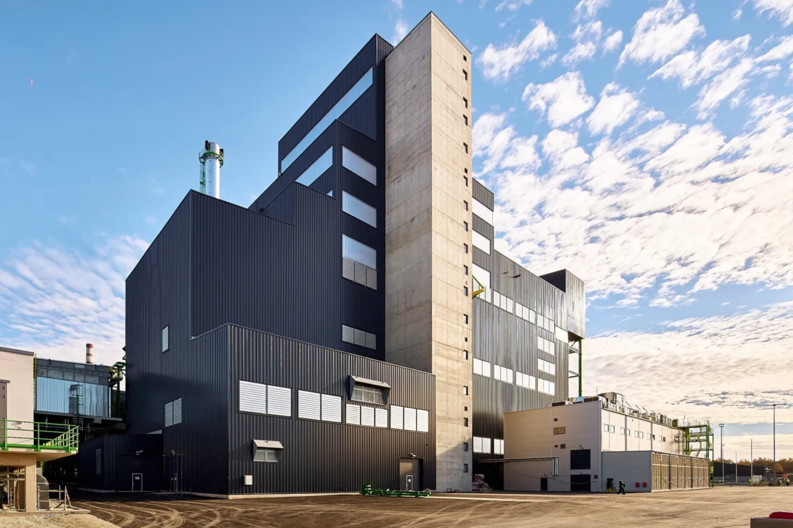 The investment decision for Enefit 280-2 was made in spring 2020, and construction began in 2021. The project has cost more than €380M and will employ about 150 people. Photo by Maru Ehitus