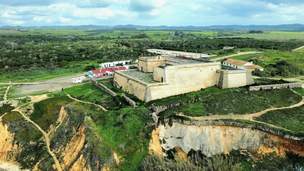Government approves plan for €150 million Piirsalu explosives plant. an aerial view of a large building on a cliff